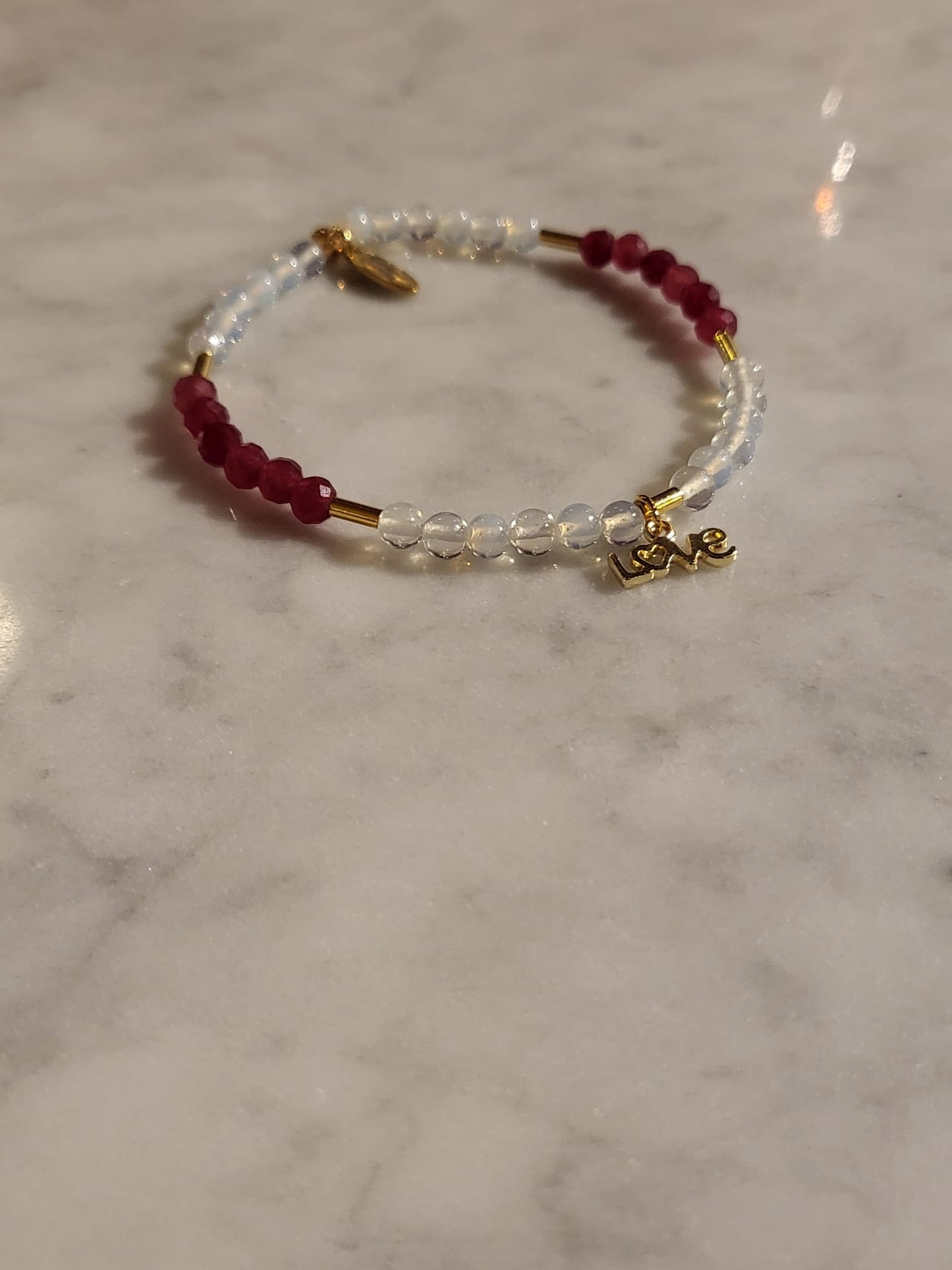 Love’s Radiance (Red Ruby en Opal) met love