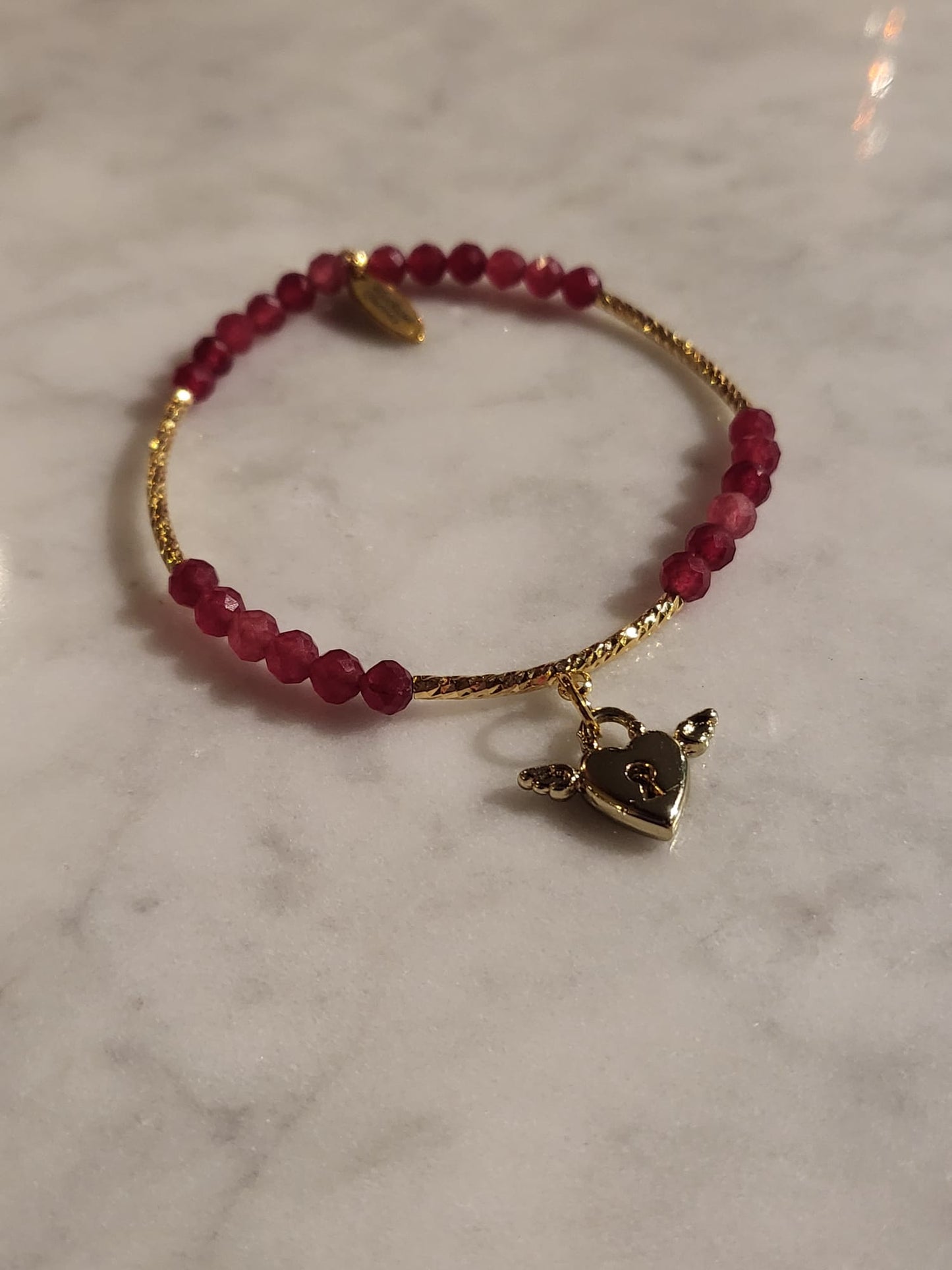 Wings of Passion (Red Ruby) hart met vleugels