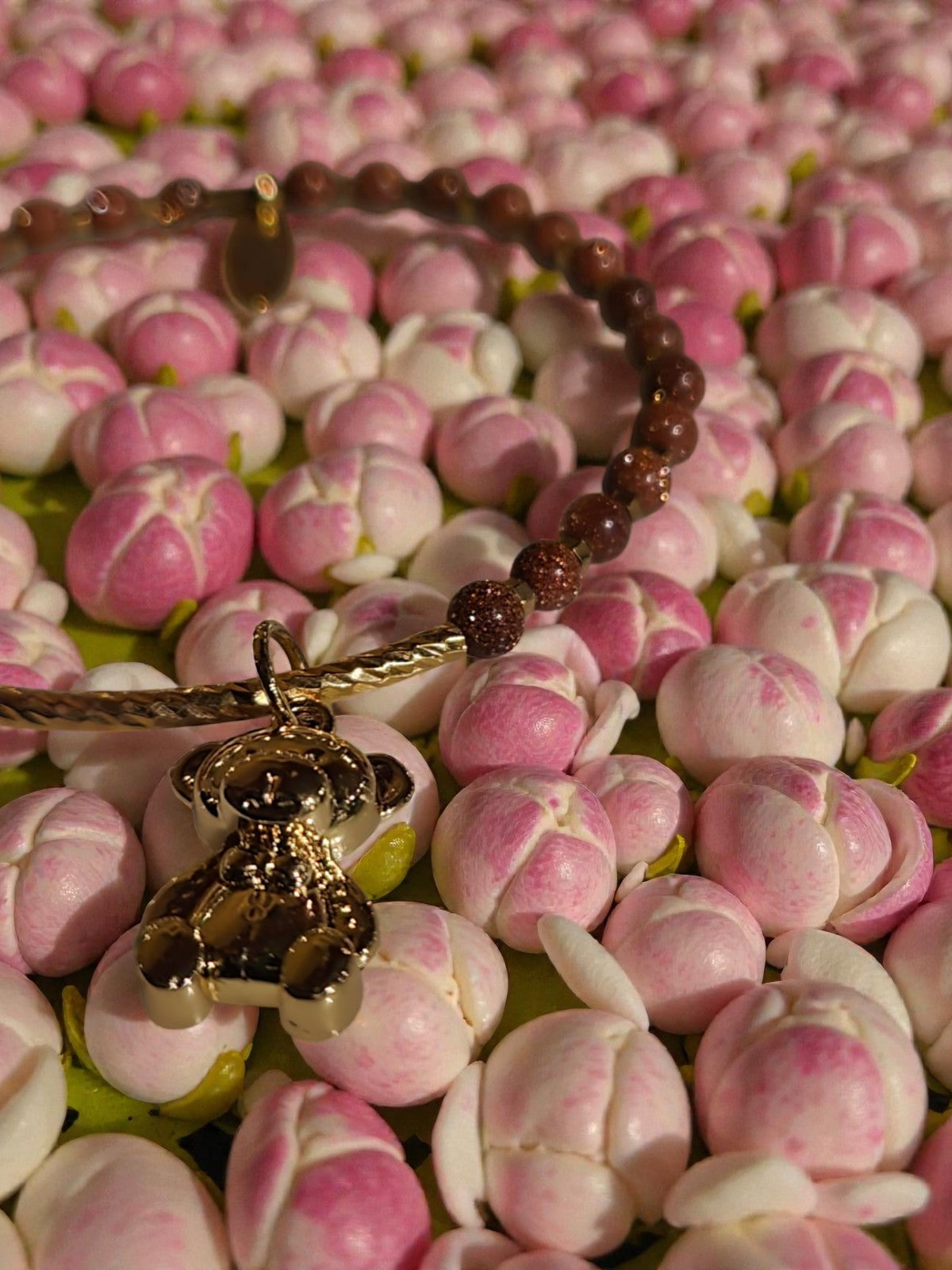 Golden Hug ( goldstone) met beer