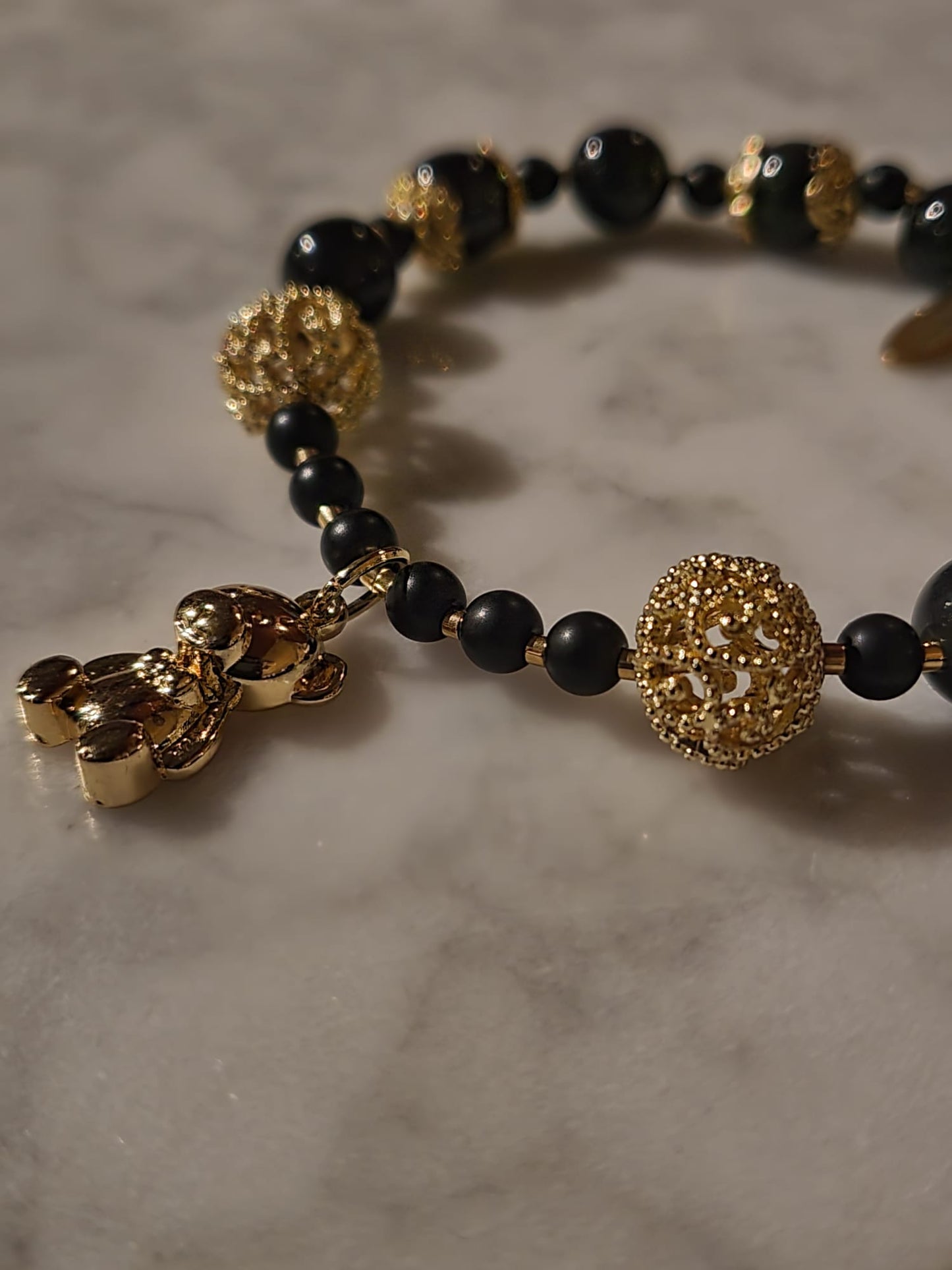 Golden Bear Grace (Matt black agate & obsidiaan ) met beertje